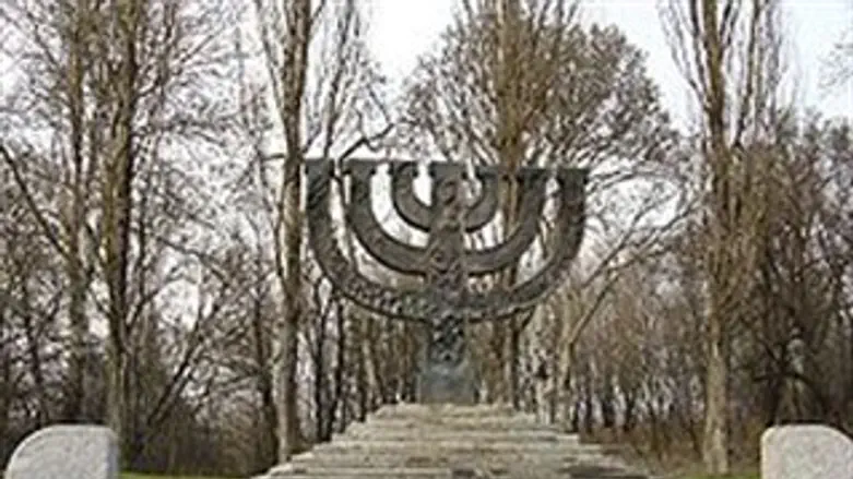 אנדרטה ליהודים שנרצחו בבאבי יאר