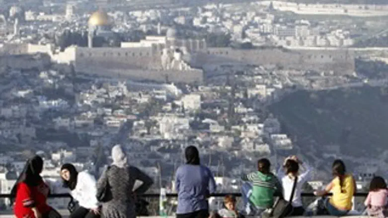 ירושלים. מבט מטיילת ארמון הנציב