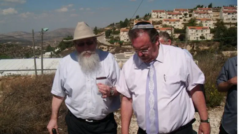 Ketzaleh and Hershkowitz in Binyamin