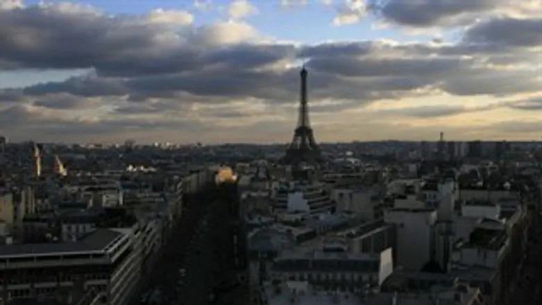 חודשיים ניסיון. פריז