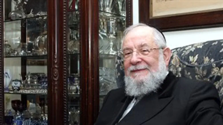 הרב לאו. "לזכור את השואה"