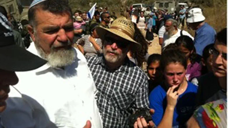 מסיקה עם תמר פוגל בהפגנה