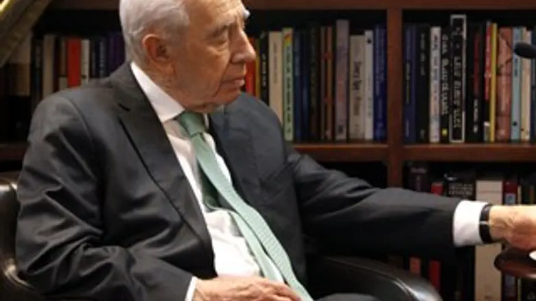 מברך וחותם. פרס