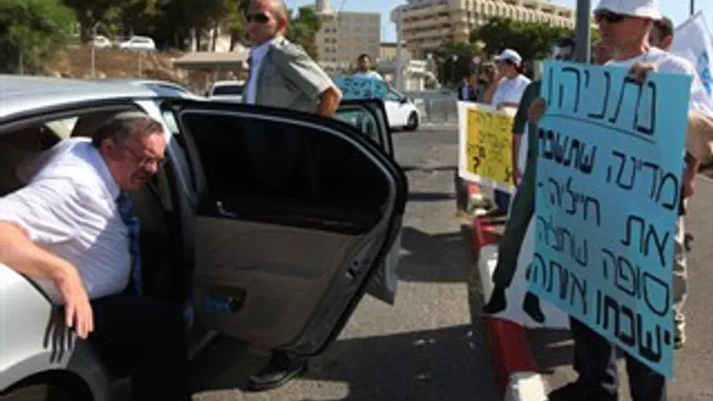 השר הרשקוביץ מול נועם שליט