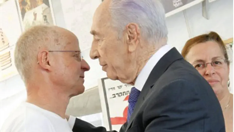 Президент начал процедуру освобождения заключ