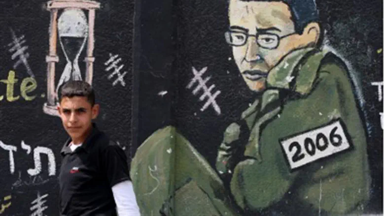 Noam and Aviva Shalit speak to reporters