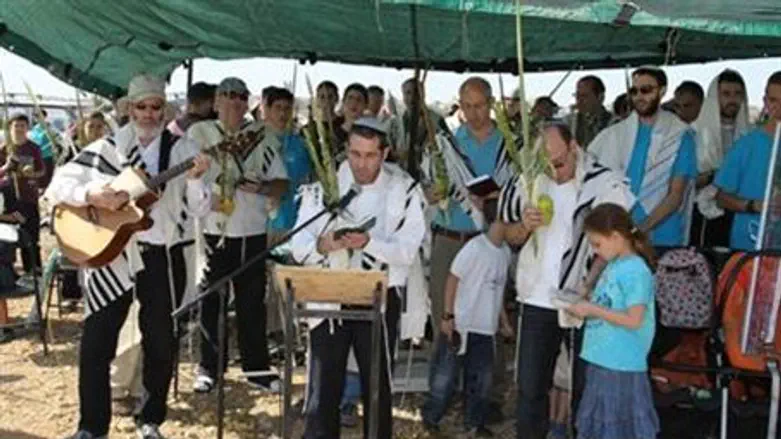 Prayers in Givat Eitam