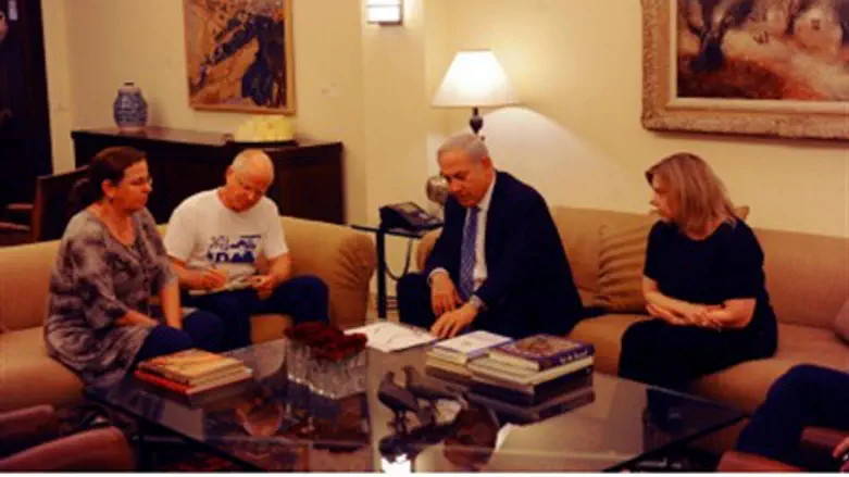 Netanyahus meet Shalits, April 2011