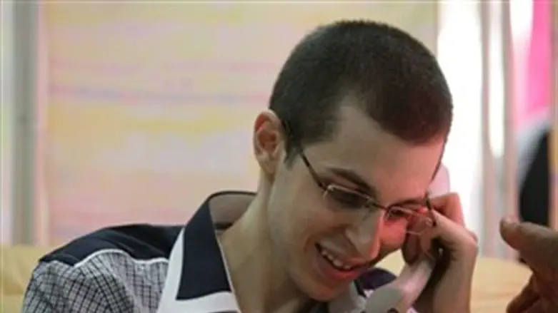 Shalit Speaks with Family