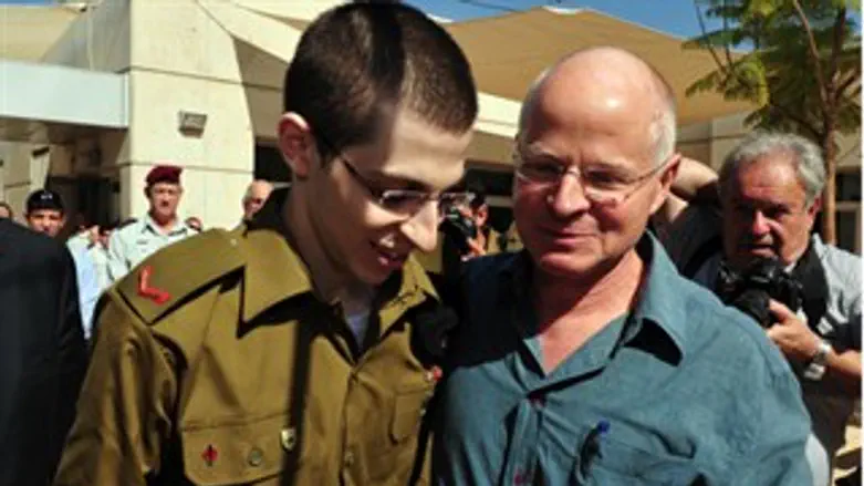 גלעד עם אביו