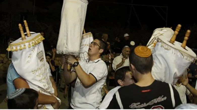 Prayers at surnise on Hoshans Raba at Western