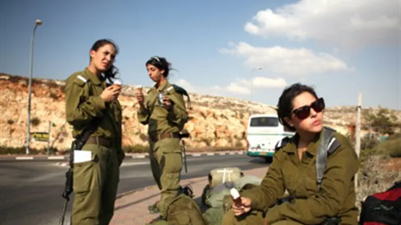 Female soldiers near Beit El.