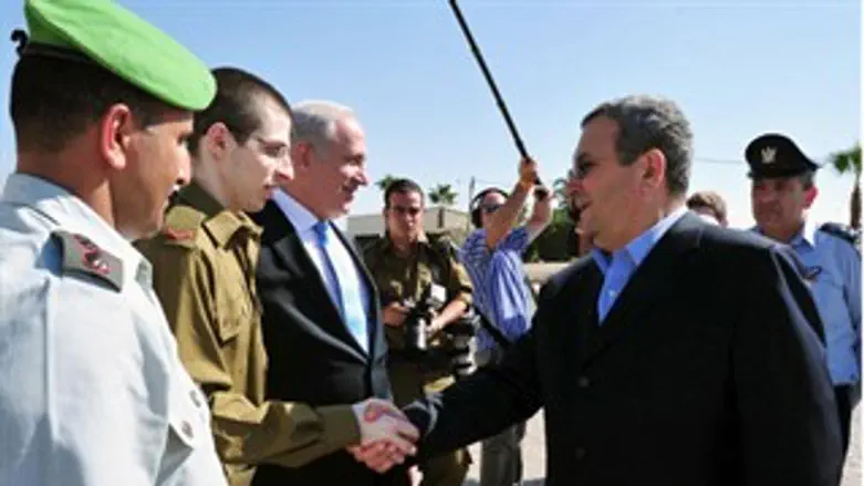 אהוד ברק וגלעד שליט