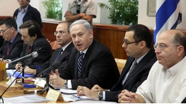 Netanyahu at Cabinet meeting, 23.10.11