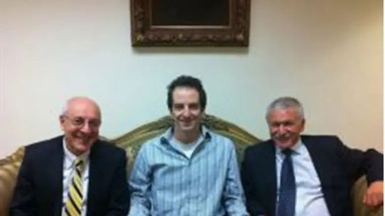 Grapel (c), Yitzchak Molcho (l), MK Hasson