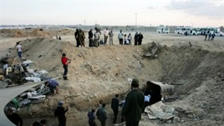 המחבלים חוצים את גבול הרצועה