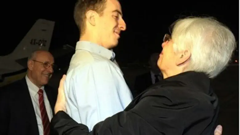 אילן גרפל נפגש עם אימו