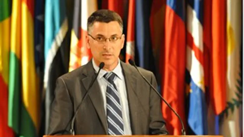 השר סער בפריז