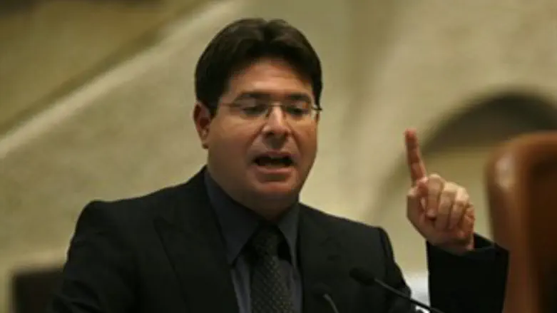 השהה הצבעה? אקוניס