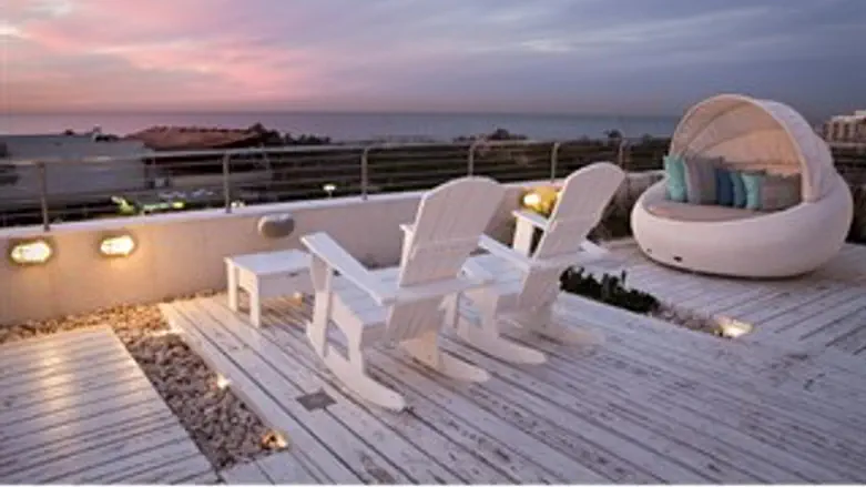 מול השקיעה מלון שלום