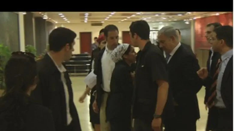 Elinor Butvika confronts Netanyahu