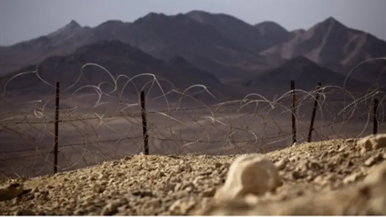 Fence along southern border / illustrative