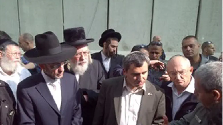 הח"כים בסיור. היום