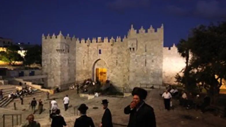 חרדים בשער שכם