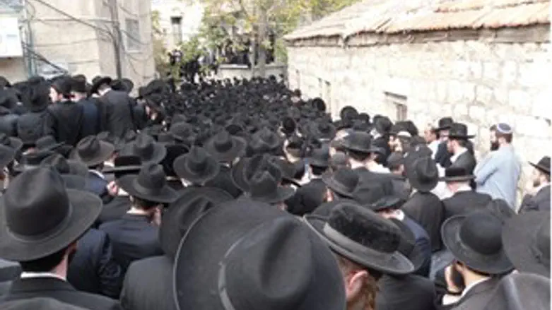 אלפים בלוויה