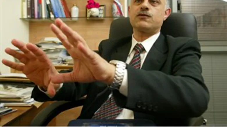 מבטיח מעקב. ח"כ אמנון כהן