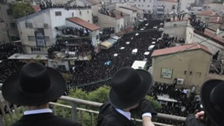 נהר אדם בהלוויה אתמול