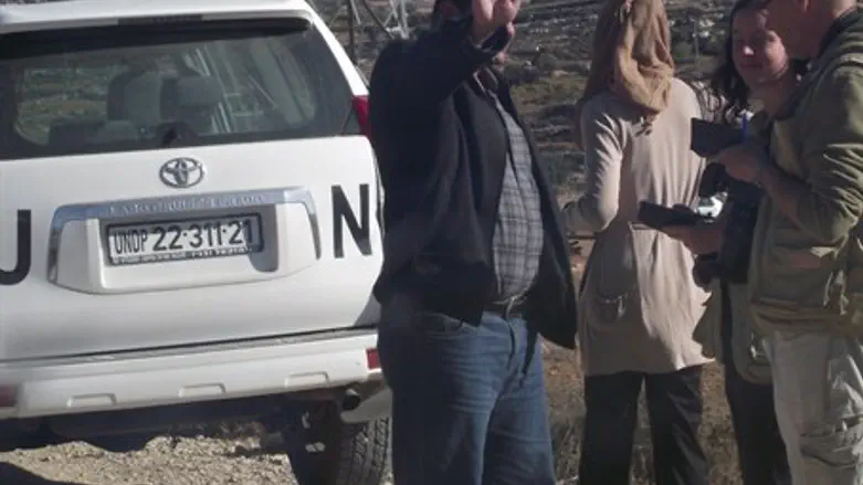 UN observers, Arabs