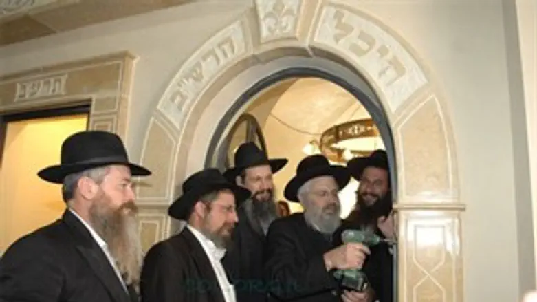 קביעת מזוזה בהיכל הרש"ב