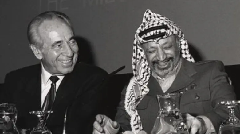 Peres, Arafat