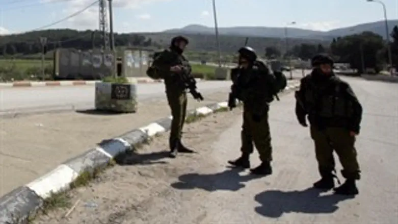 חיילים במחסום