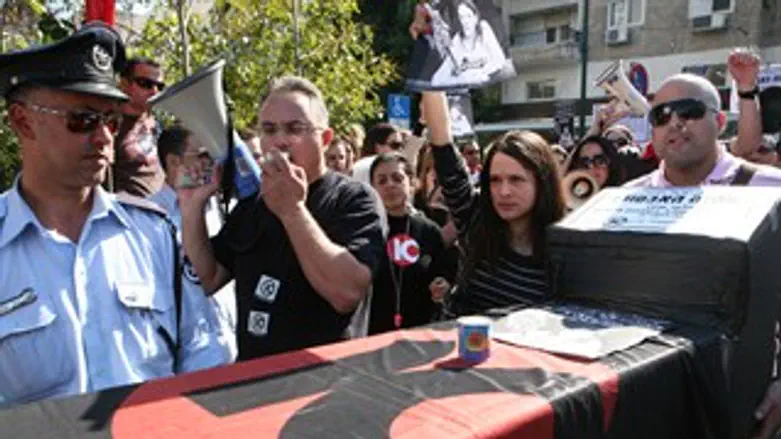 הפגנה נגד סגירת ערוץ 10