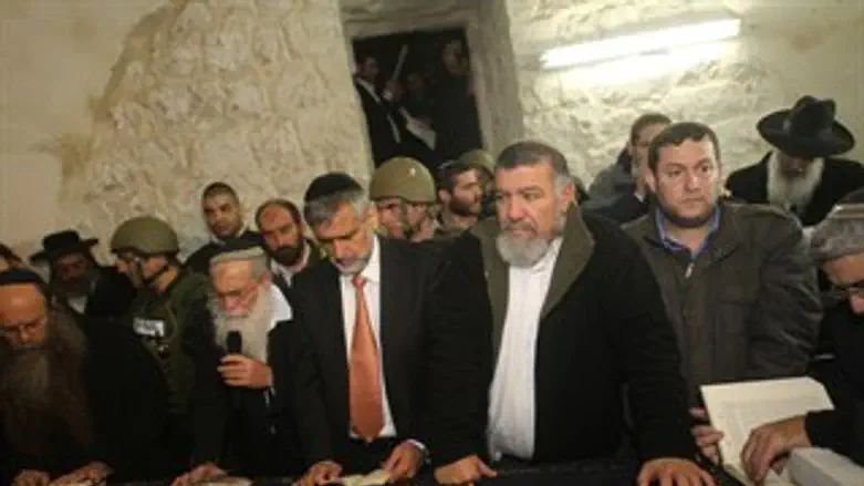 השר ישי בקבר יוסף