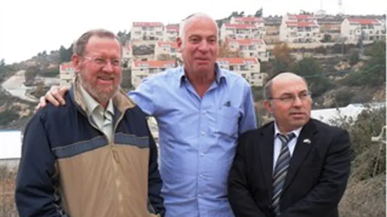 ח"כ מיכאלי בבית-אל עם אורי אריאל וראש המועצה