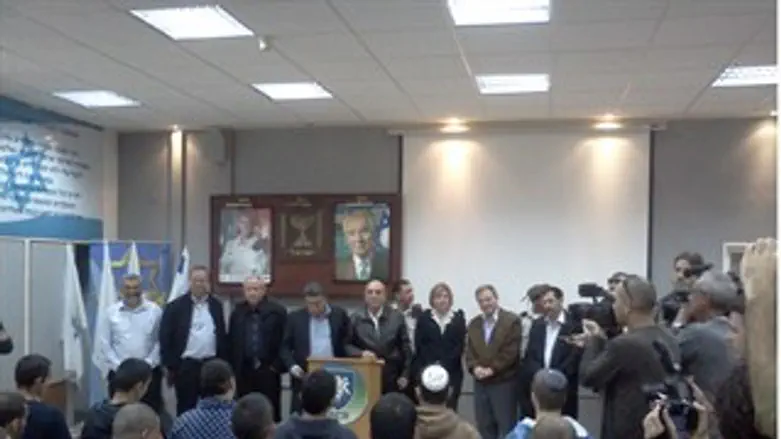 הועדה בבקו"ם