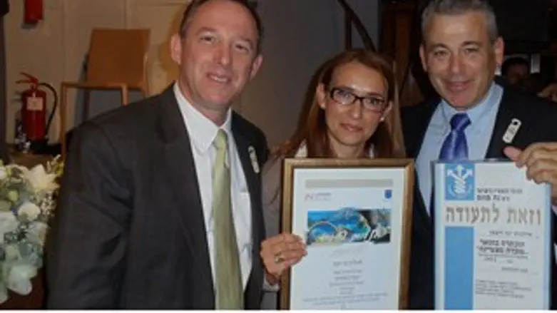 עובדת מצטיינת