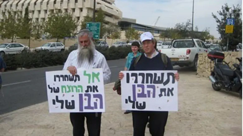 Honenu picket.