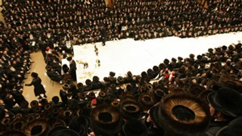 האדמו"ר מצאנז וכמה מחסידיו