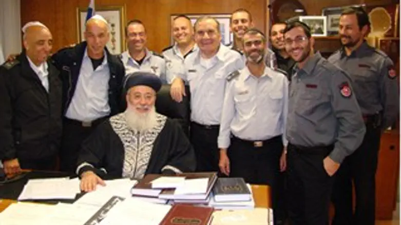 הרב עמאר והכבאים