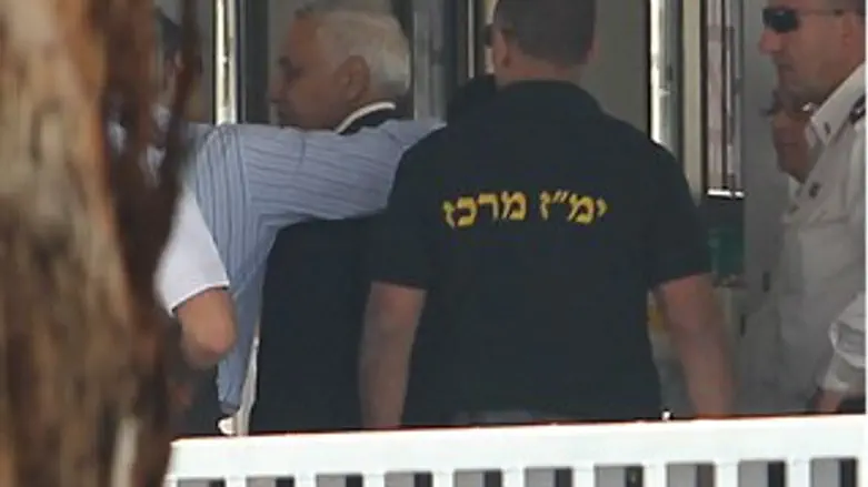 קצב בכניסה לכלא