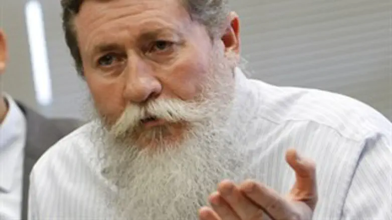 עובר לועדה. כצל'ה