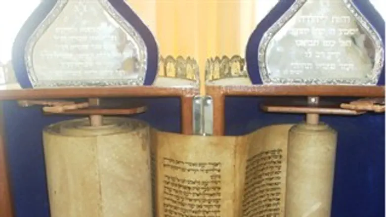 ספר התורה של הבן איש חי שהוברח לישראל