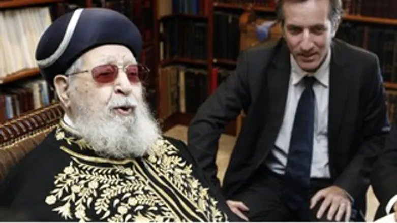 הרב עובדיה עם שגריר צרפת