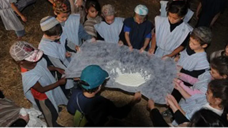 חנוכה בכפר קדם