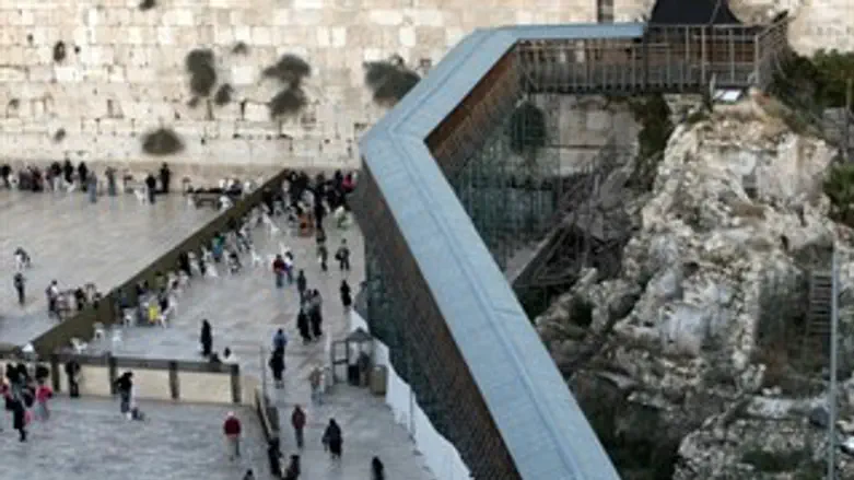 בחסות הכבאית. גשר המוגרבים