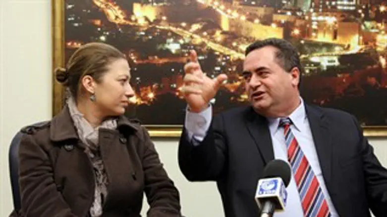 השר כץ עם הנוסעת